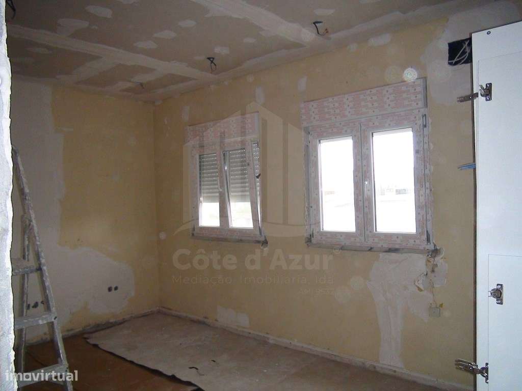 T1 + 1 - Baixa da Banheira - Grande imagem: 4/20