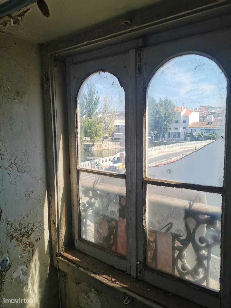 Prédio com localização de excelência na cidade de Tomar - P2986/23-7