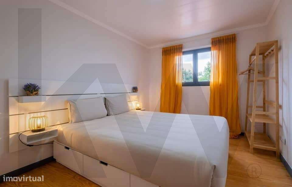 Moradia T5 com Licenciamento de Alojamento Local no Centro de Ponta De-14