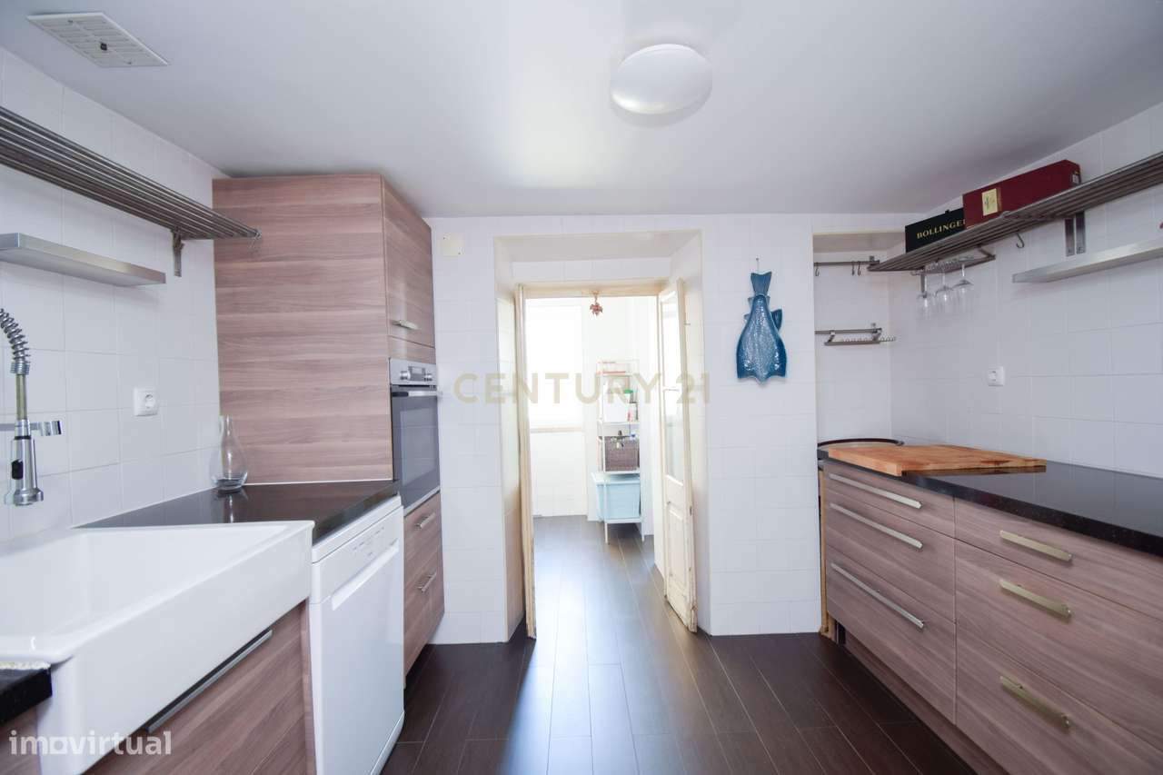 Apartamento com mezzanine e potencial de reconversão na Estrela-8