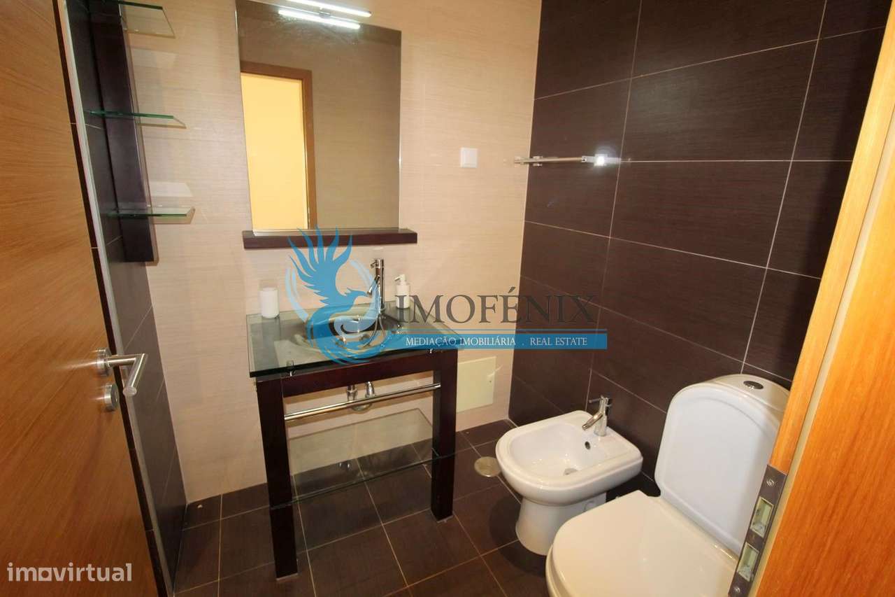 Moradia Geminada renovada T2+1 com piscina e garagem- Patroves- Albufe-17