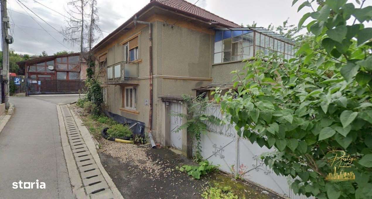 Casa renovabila cu teren generos de 700 mp in zona Garii – Oradea - Imagine principală: 2/19
