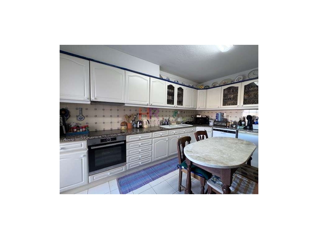 VENDE-SE MORADIA T4+1 COM PISCINA AQUECIDA E GARAGEM.-2