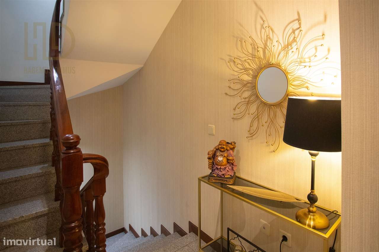 Andar Moradia T3+1 renovado e independente em Canelas - Grande imagem: 2/60