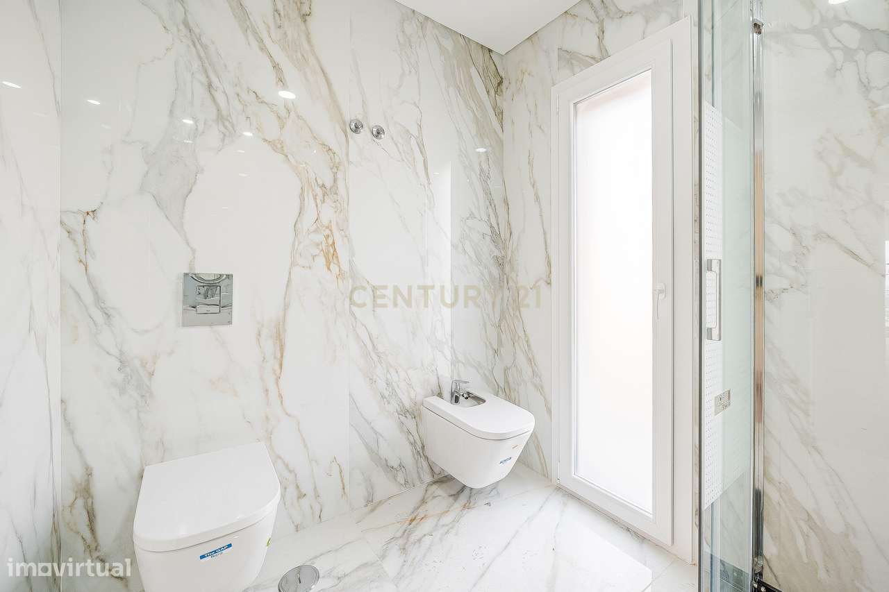 Moradia T4+1 Contemporânea com Piscina-49