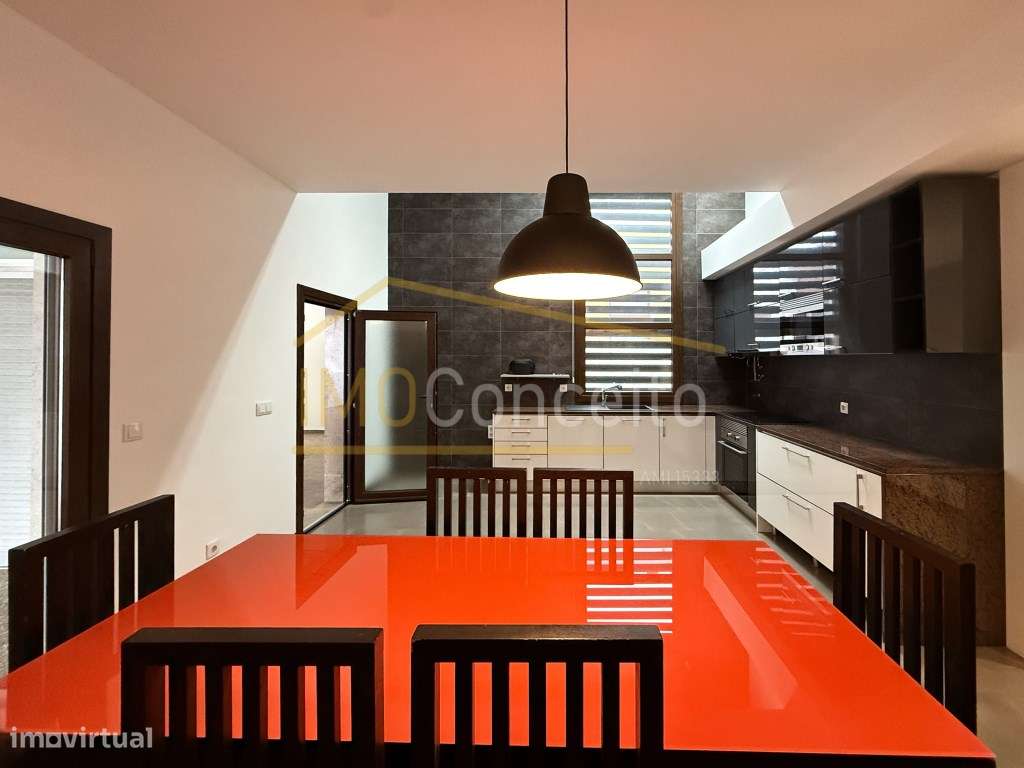 Moradia Isolada com Piscina/ Garagem fechada / Espaço exterior / Te... - Grande imagem: 5/26