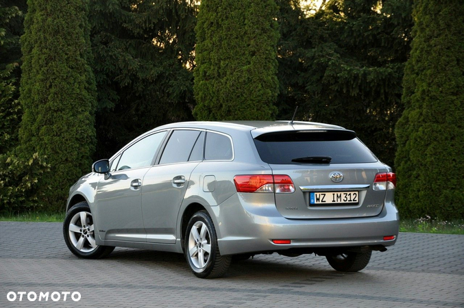 Toyota Avensis - 13