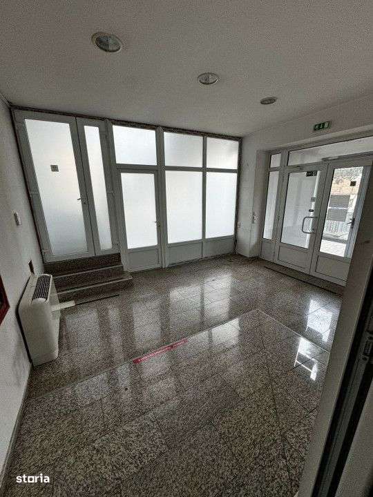 Spatiu comercial pe 2 nivele 700mp cu 20 incaperi si 10 bai pretabil c - Imagine principală: 5/19