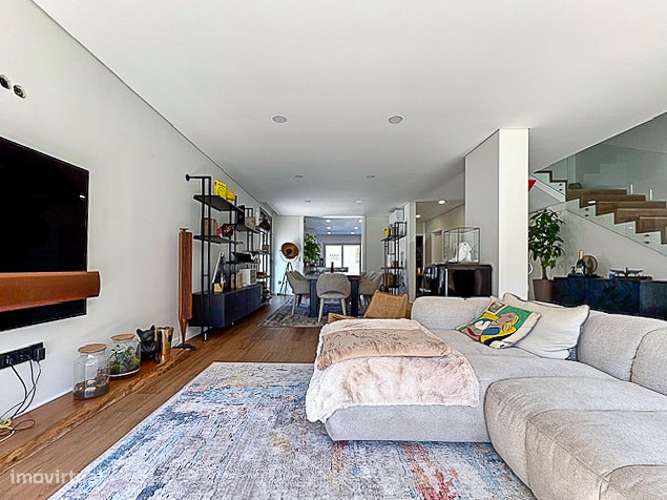 Moradia T4 com piscina e jardim a poucos passos da praia de Esmoriz - Grande imagem: 4/33