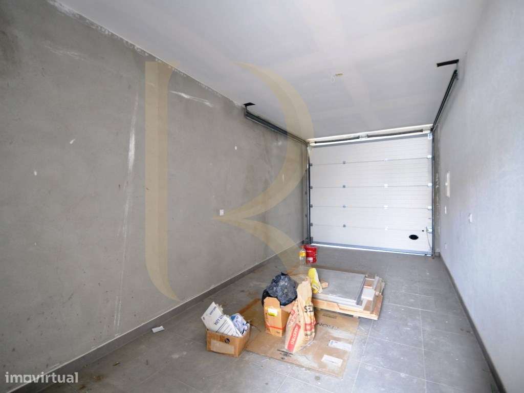 Moradia isolada nova T4+1 com piscina e garagem em Brejos de Azeitão-7