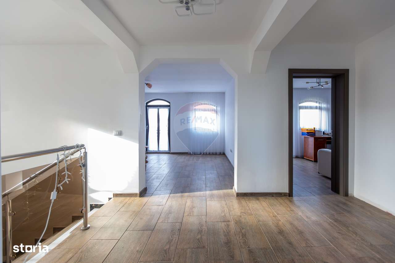 Casă / Vilă nouă,  5 camere, design luxos, teren 1000 mp-9