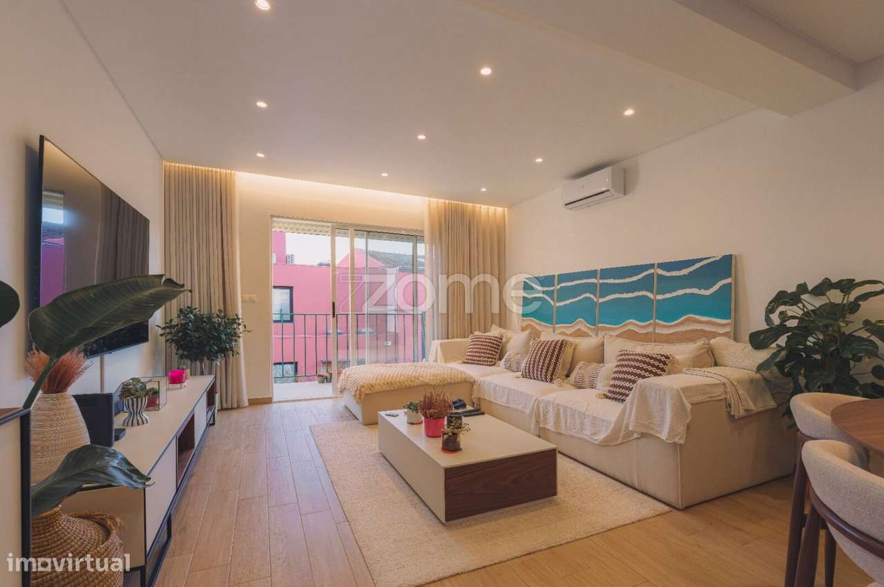 Moradia T2+1 Renovada a 100m do Mar – São Roque-6