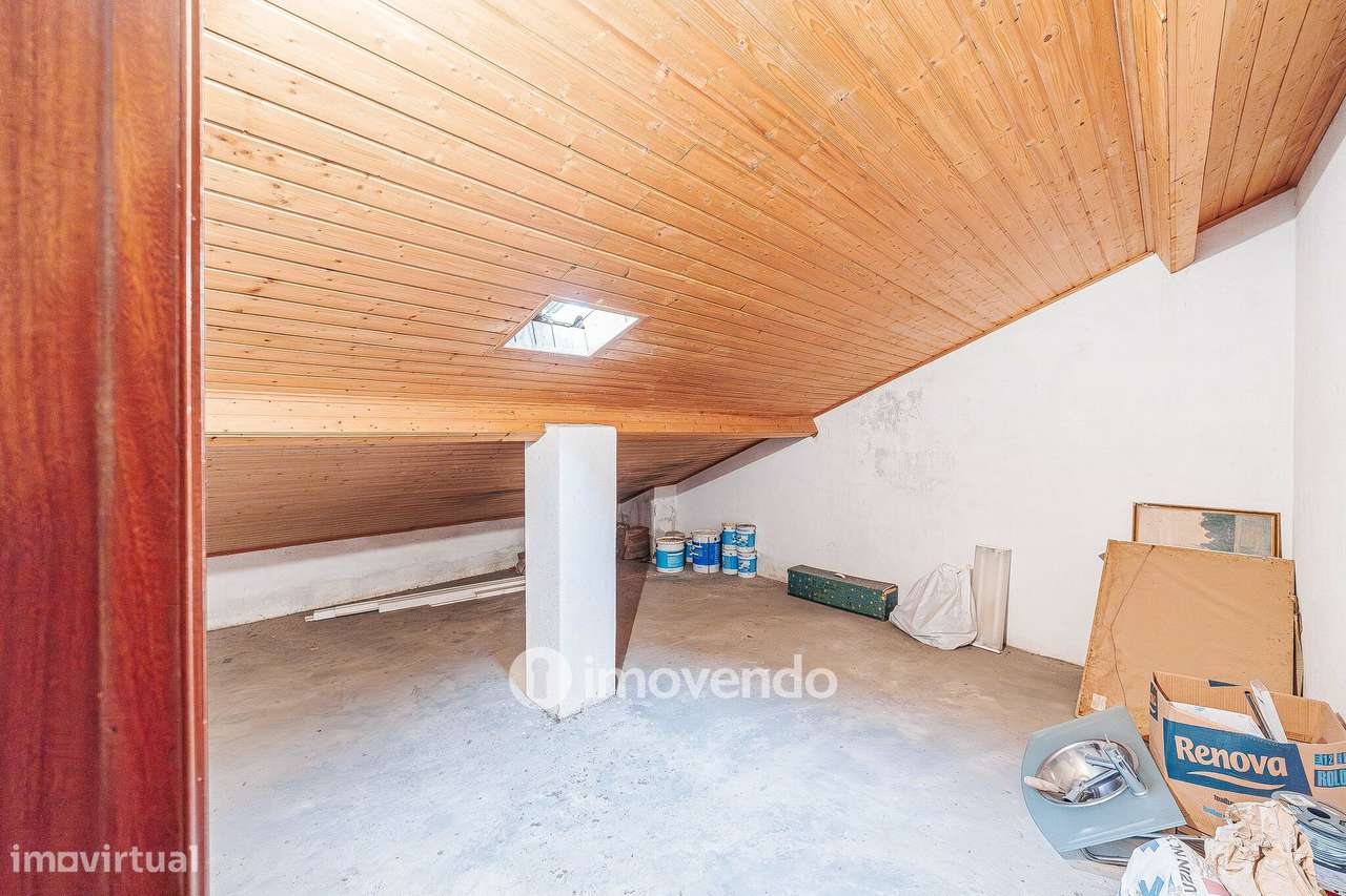 Apartamento T3, com terraço e arrecadação, em Mem Martins-40