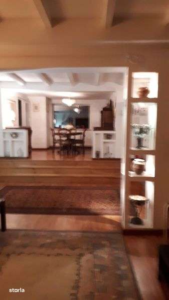 Particular inchiriez vila 5camere cu CT - Imagine principală: 4/8