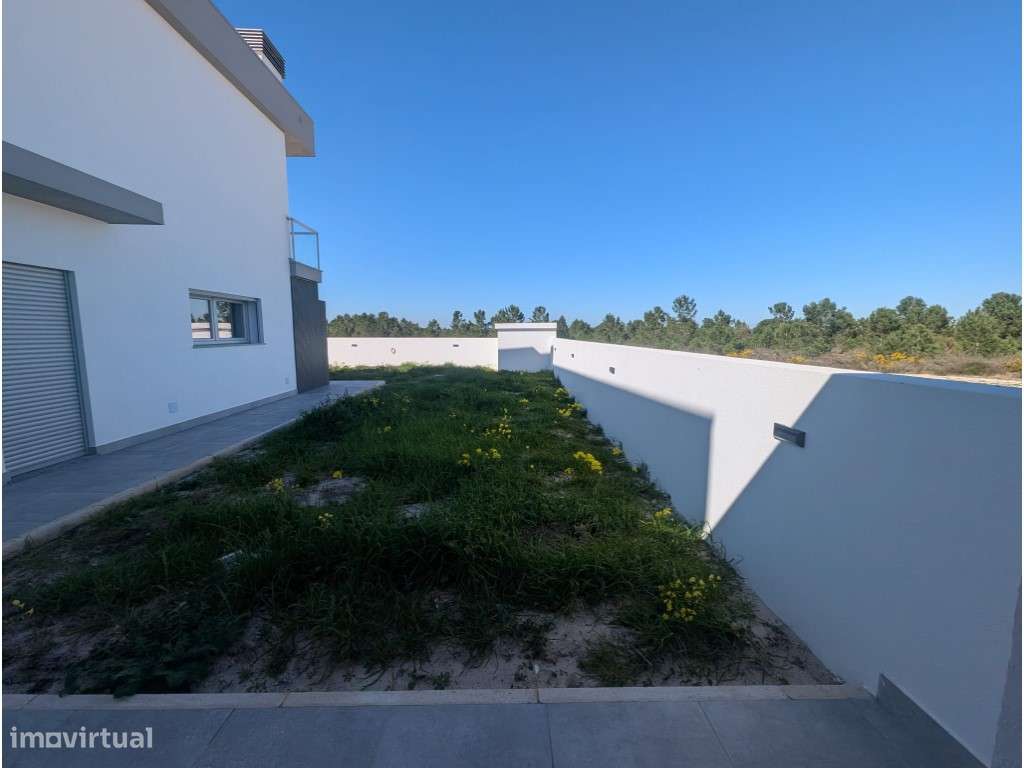 Moradia Isolada T4 com Piscina, Garagem e acabamentos de luxo na Br... - Grande imagem: 2/54