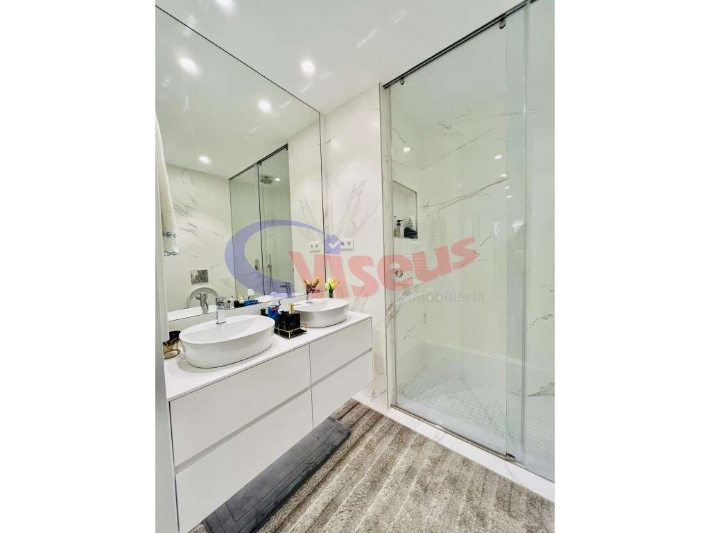 Apartamento T2 Oliveira do Douro-25