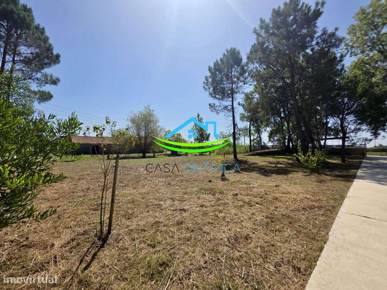 Terreno com 8.369 m², possibilidade de construção de 2 moradias-56