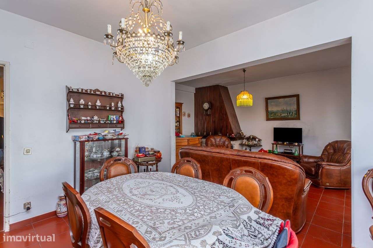 T4 transformado em T3 nas Mercês - Grande imagem: 3/26