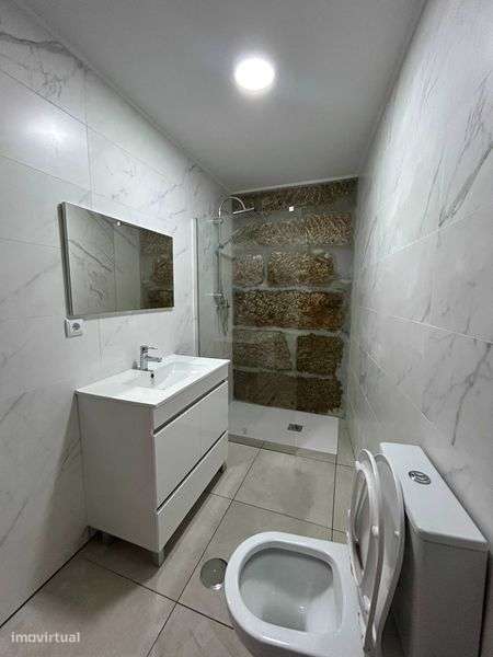 Vende-se moradia no centro de Vila Flor - Grande imagem: 5/9