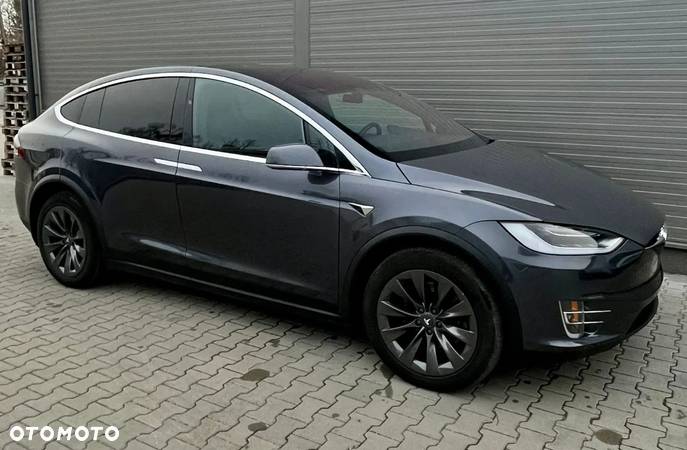 Tesla Model X - 4