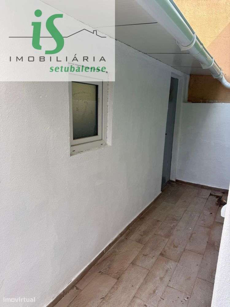 MORADIA T4 TRANSFORMADA EM T3 | TOTALMENTE REMODELADA | CASAL DE FIGUE-25