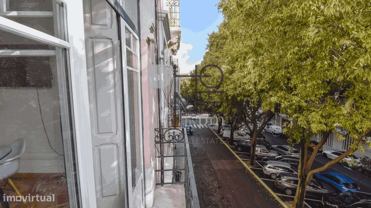 Av. Luís Bívar | T3 + 1 de charme em Lisboa-15