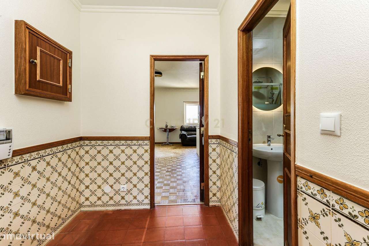 Apartamento T1 com garagem  e vista deslumbrante sobre Monsanto - Grande imagem: 5/20