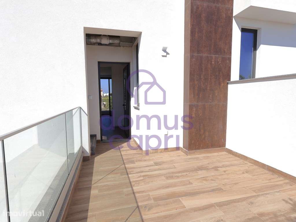 Moradia T3 com Vista Mar, Piscina e Estacionamento em Fuzeta-21