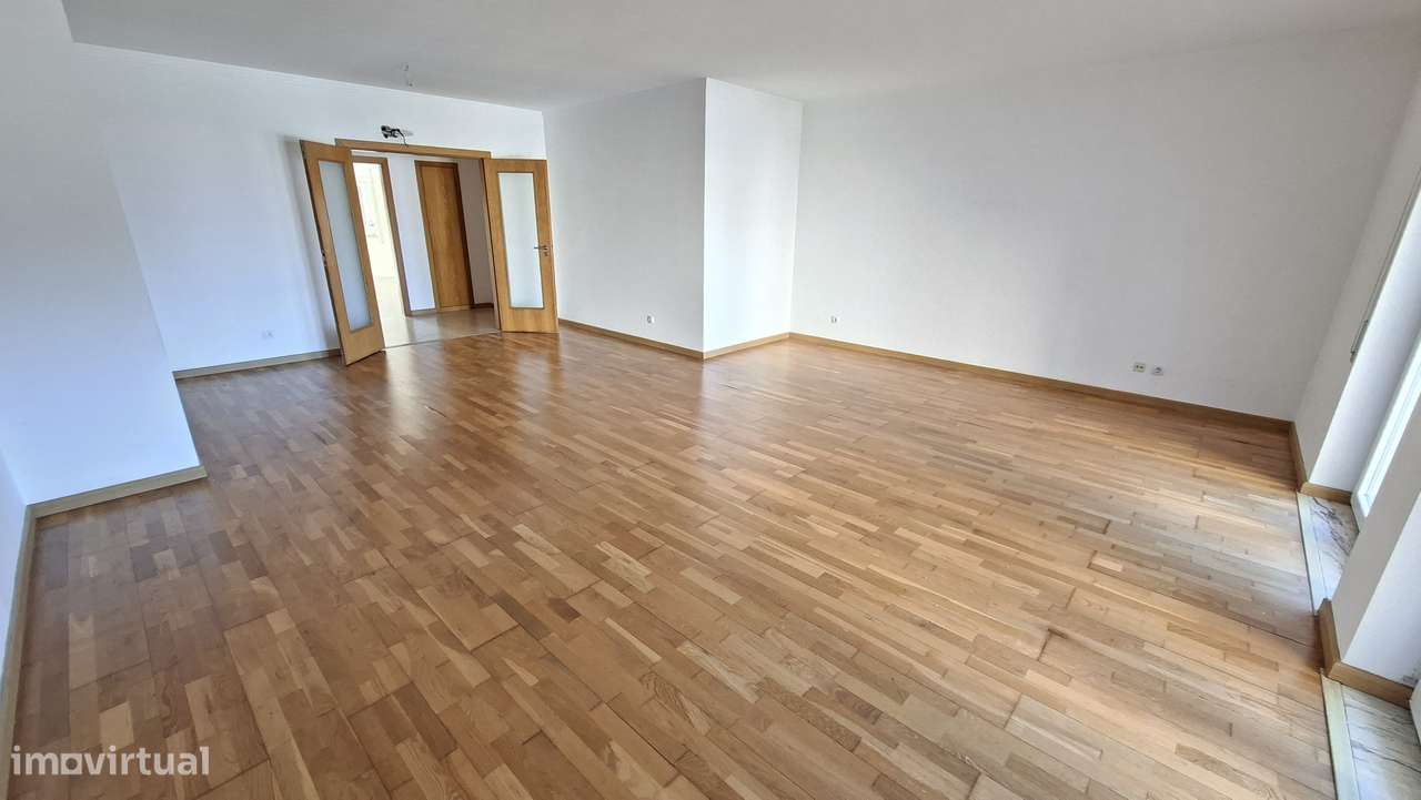 Apartamento T3 com 175m², Arrecadação e Estacionamento– Samora Correia - Grande imagem: 2/20