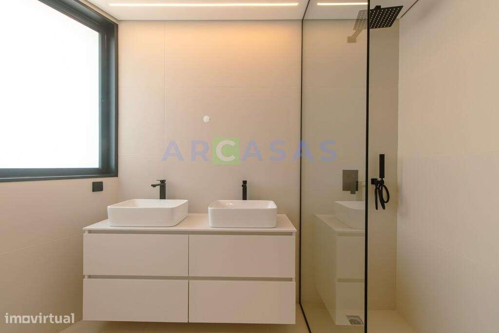 Apartamento T3 com varanda e garagem fechada em São Cosme, Gondomar-16