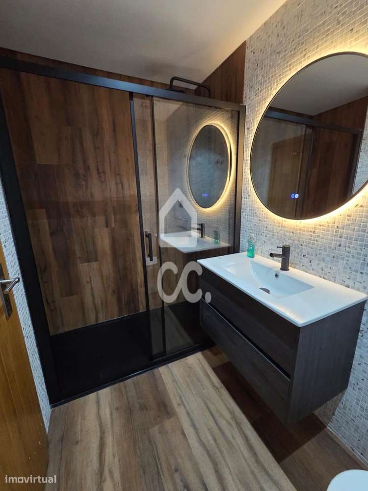 Apartamento T1 na Venda do Pinheiro com Garagem, Elevador e AC-28