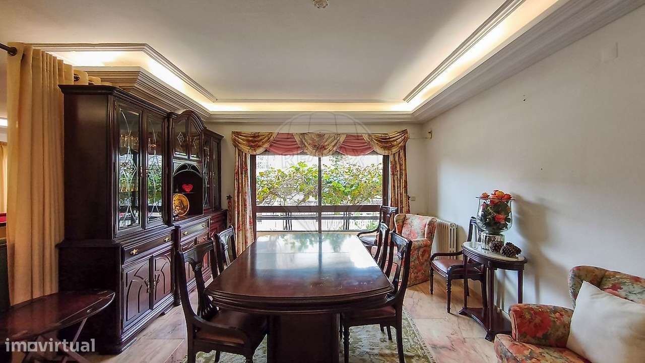 Moradia T6 para venda-7