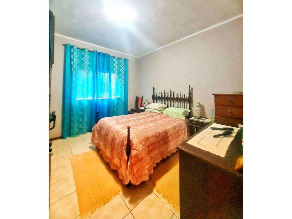 Moradia V4/T4 rés do chão e isolada em Guifões- Porto-15