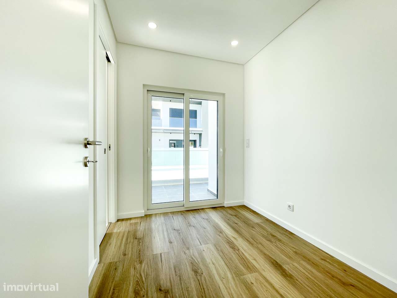 Moradia T4 com Piscina - Santa Iria de Azoia (Bairro da Salvação)-16