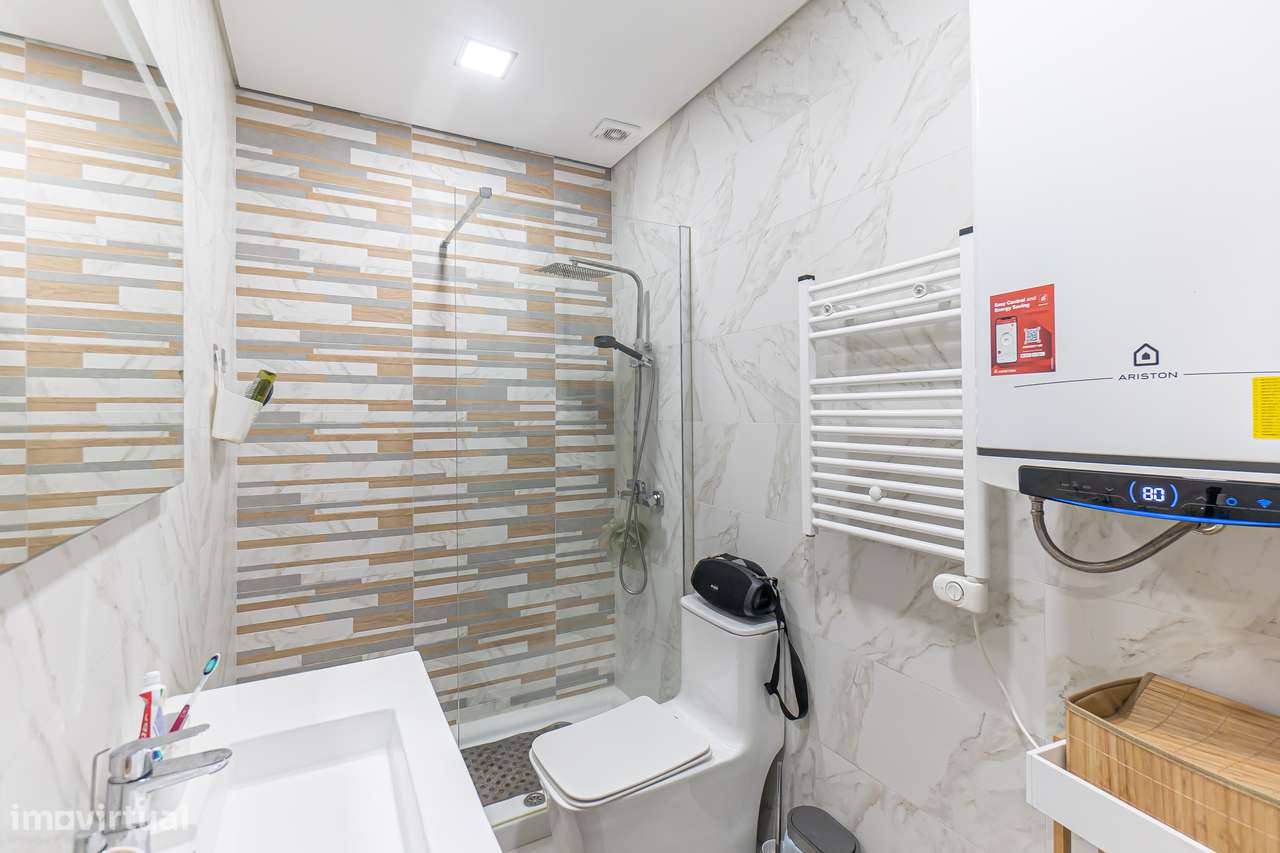 Moradia T4+1 renovada com anexo e jardim em Canidelo-20