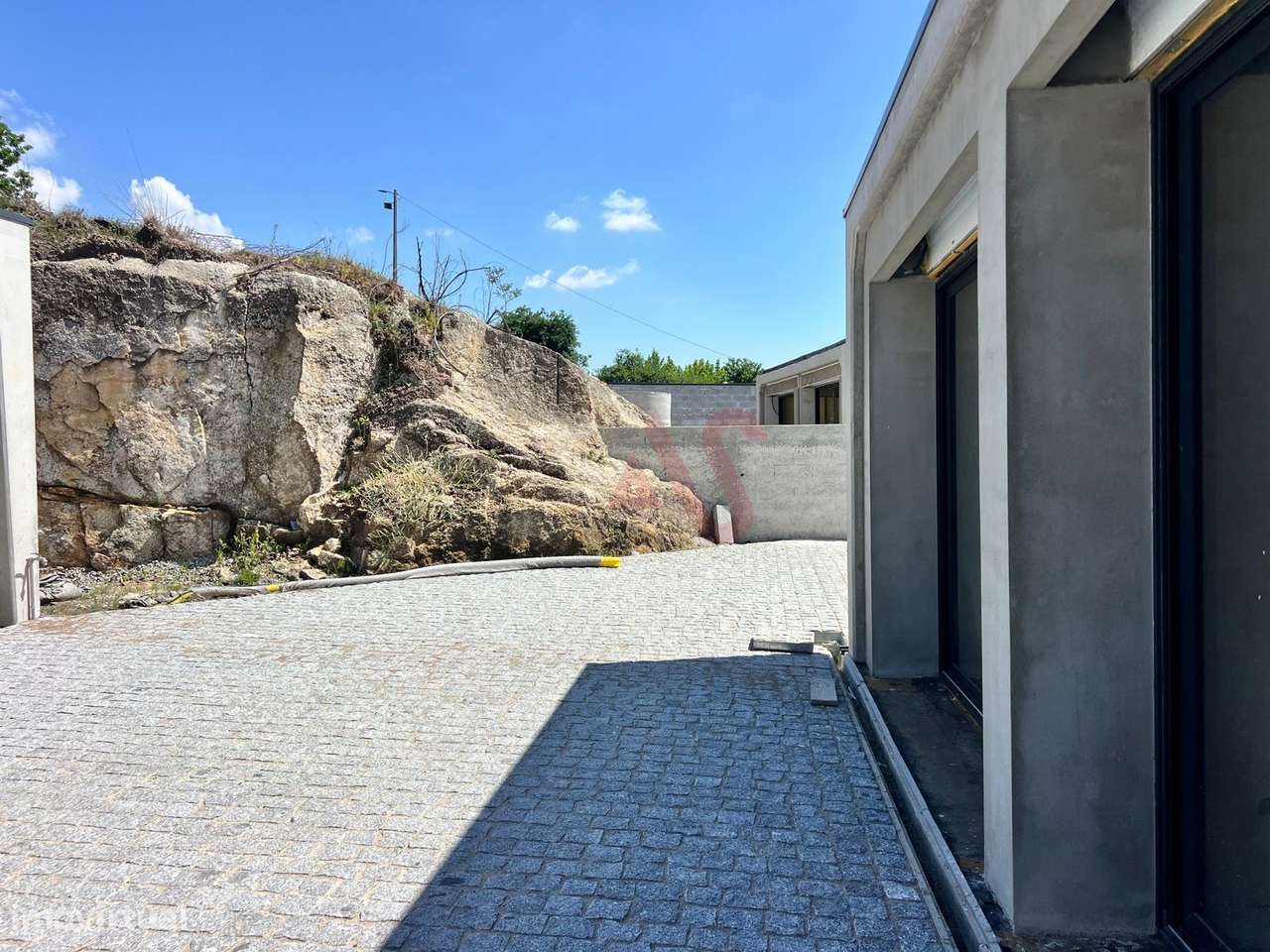 Moradia Térrea T3 com Piscina | Nova | Leitões, Guimarães-35