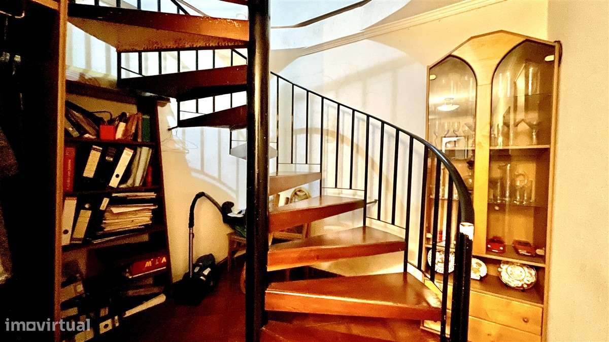 T2 Duplex-1ª linha de Mar-Aver-o-Mar-Aparcamento-6