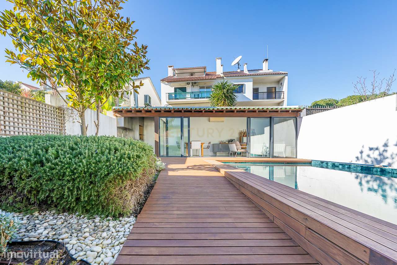 Moradia de Luxo T4 com Piscina e Jardim em Alvalade-10