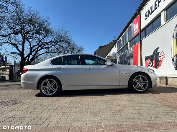 BMW Seria 5 528i xDrive - 23