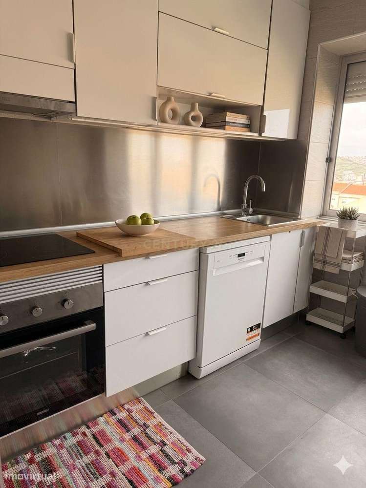 Apartamento T2 Remodelado a poucos minutos da Estação da Reboleira-5