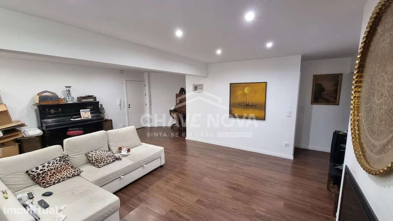 Penthouse T5 C Garagem Para 5 Carros Em Ramalde Porto