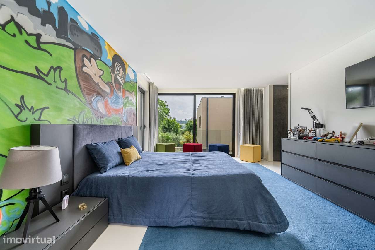 Moradia T4 com Rooftop Panorâmico e Piscina Privativa em GUIMARÃES-38