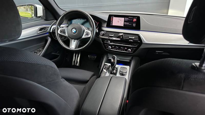 BMW Seria 5 530i xDrive Touring M Sport Edition - 35