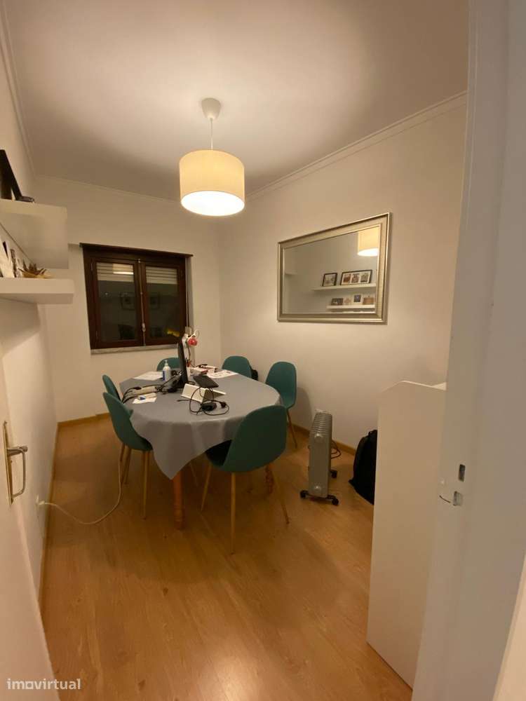 T2 perto da Gulbenkian, muita luz natural, recuperado. - Grande imagem: 4/9