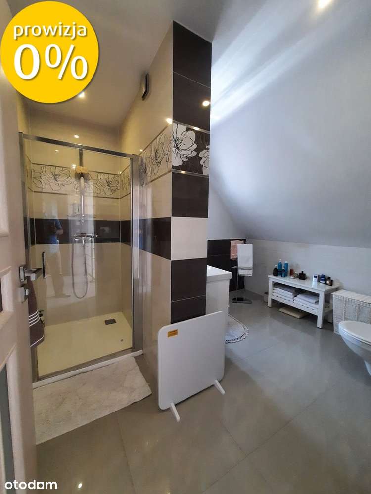 Nowoczesny dom wolnostojący z pięknym ogrodem-14