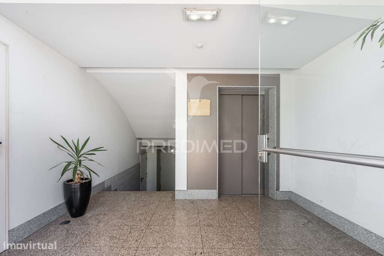 Exclusivo T3 de Prestígio em Urgezes – Luz, Sofisticação e Espaço S...-28