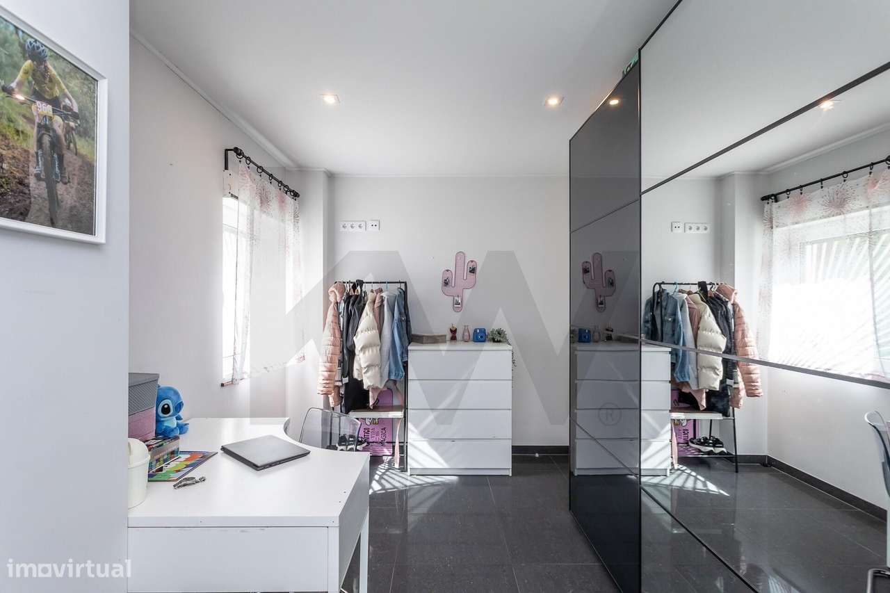 Exclusivo Duplex T3 Remodelado com Garagem Box Independentemente na Ri-25