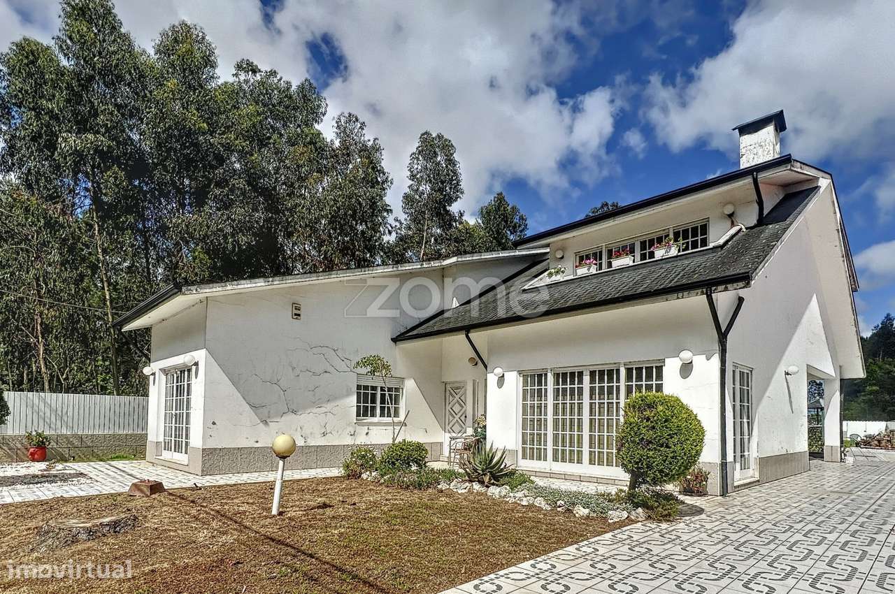 Moradia T4 de 4 frentes num lote de terreno de 3020m2 em Fiães. - Grande imagem: 2/27