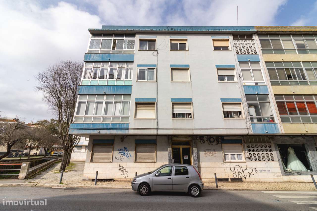 APARTAMENTO T3 | C/ ARRECADAÇÃO | ODIVELAS-31