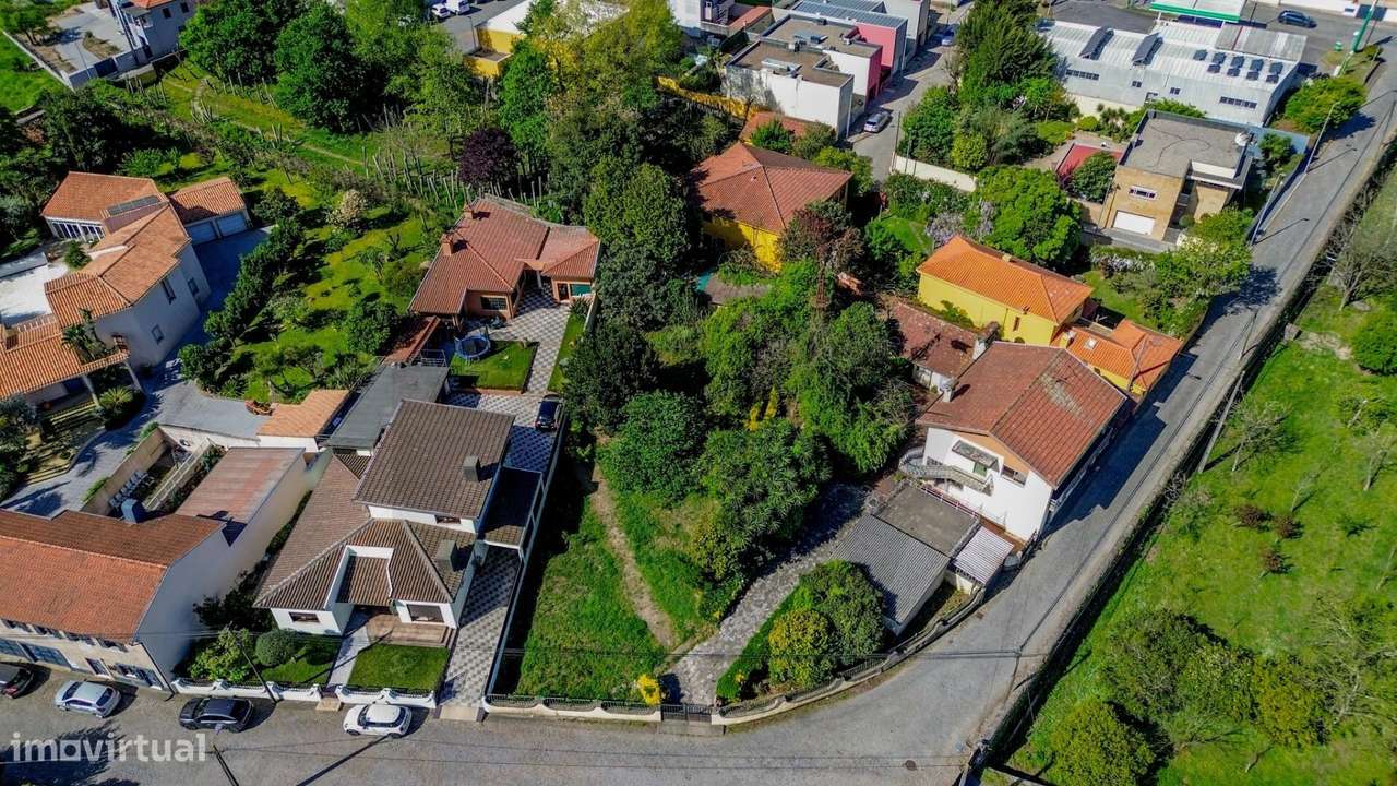 Moradia com 1451m2 de Terreno e Elevado Potencial de Valorização em Sã-45